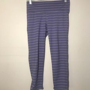 Women’s 3/4 lavender and grey leggings